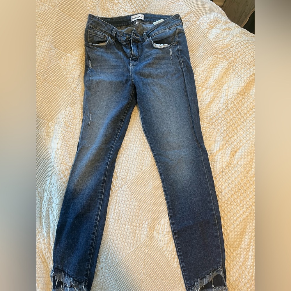 Blue Skinny Jeans with Natural Wear Patterns